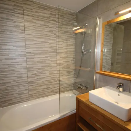 Apartment Neuf Avec Balcon, 2 Chambres, 2 Sdb Et Parking Au Coeur Des Saisies - Fr-1-293-272 Hauteluce